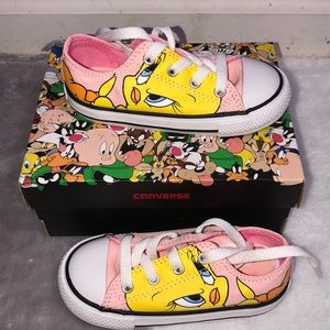 Converse looney tunes